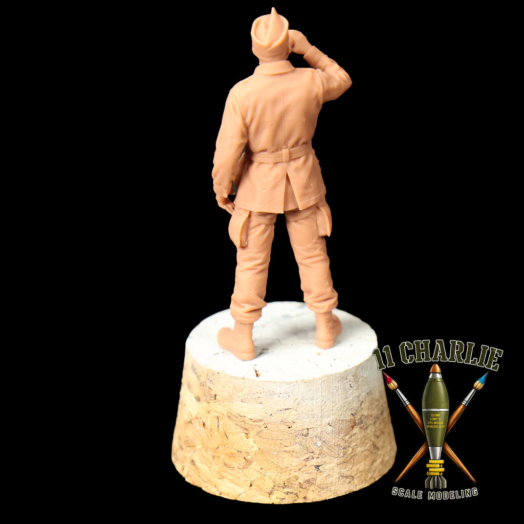 Single US WWII Paratrooper Drinking Option 1