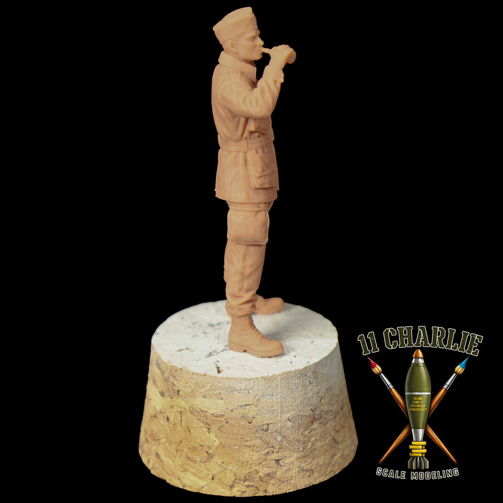 Single US WWII Paratrooper Drinking Option 1