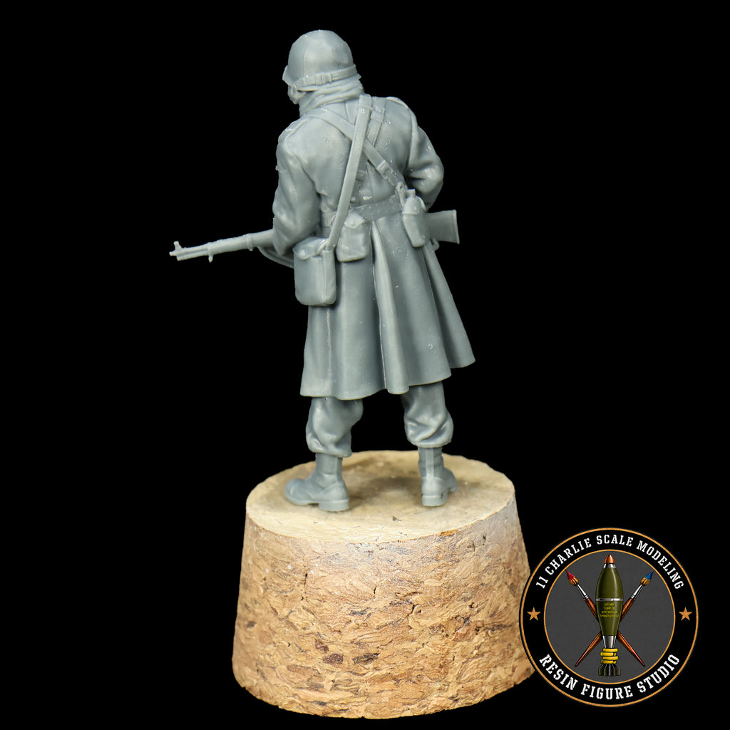 Single WWII Paratrooper with M1 Rifle